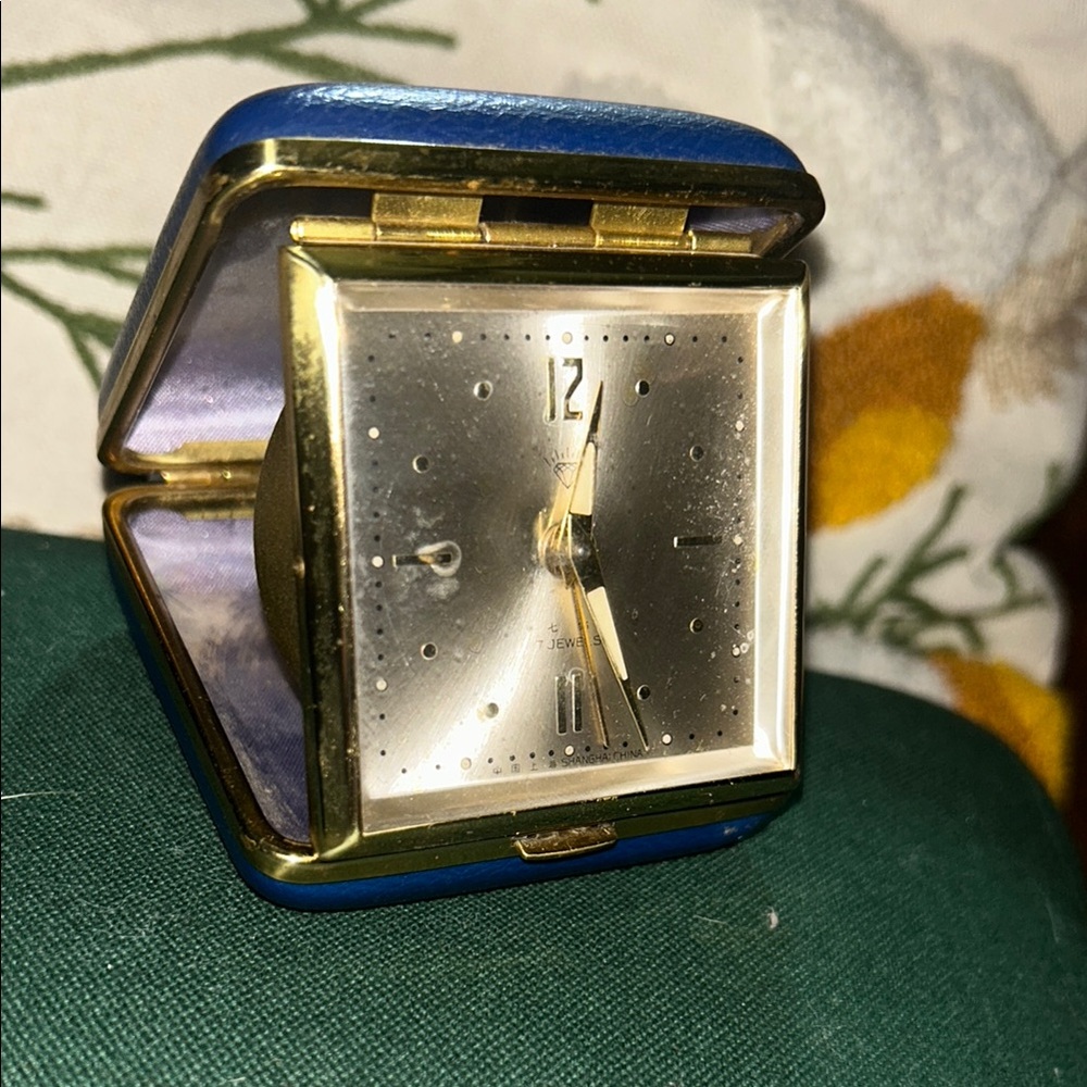 Vintage Travel Winding Alarm Clock with Gold Accents - Picture 9 of 9